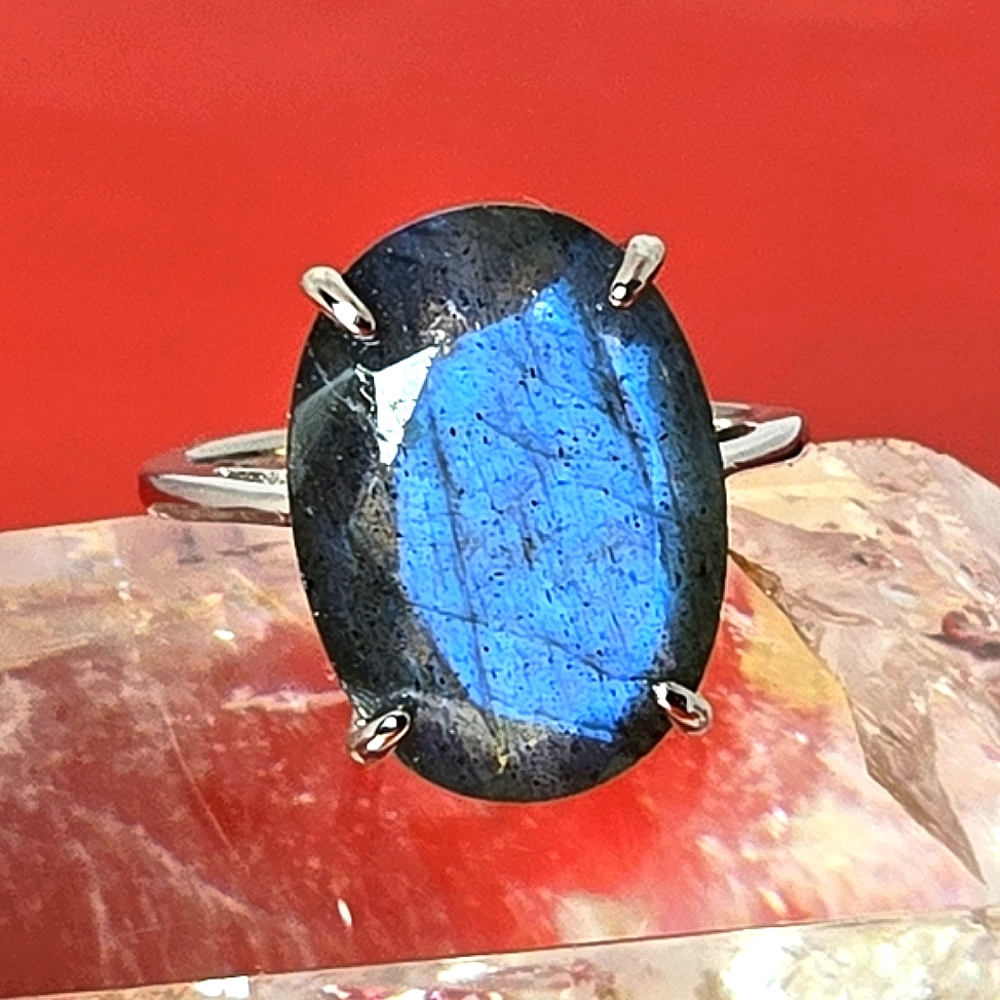 925 Sterling Silver Ring with Oval Natural  Labradorite 1.3x1.7cm Gemstone